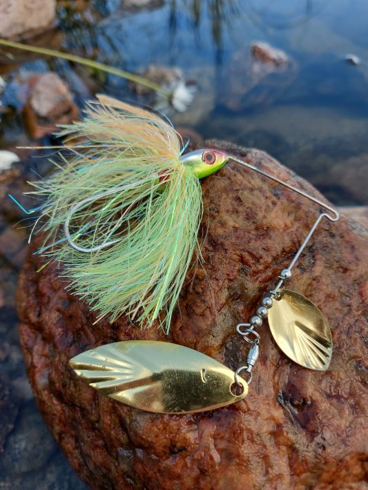 Spinneri 14 g tai 19 g