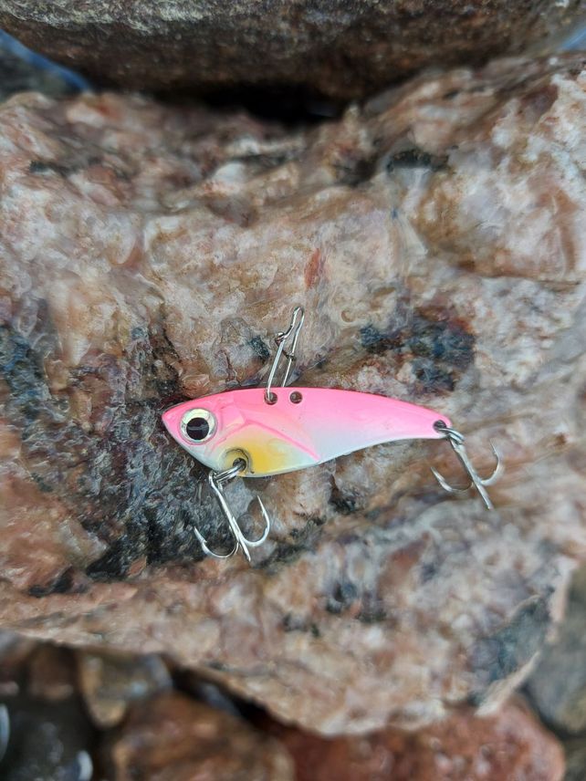 Upox lure also for worm angling 3.5 cm 4 g. Sinking model